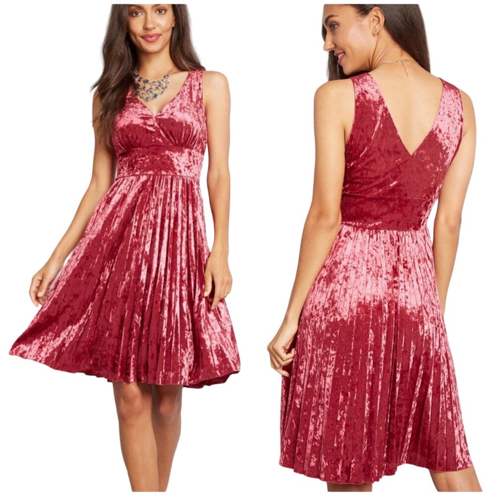 Modcloth Splendorous Spree Velvet Dress NWOT Pink Size S Sleeveless V-Neck